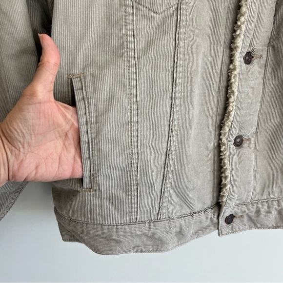 LEVI’S Light Gray Corduroy Beige Sherpa Lining Button Up Trucker Jacket Sz L - Picture 7 of 16